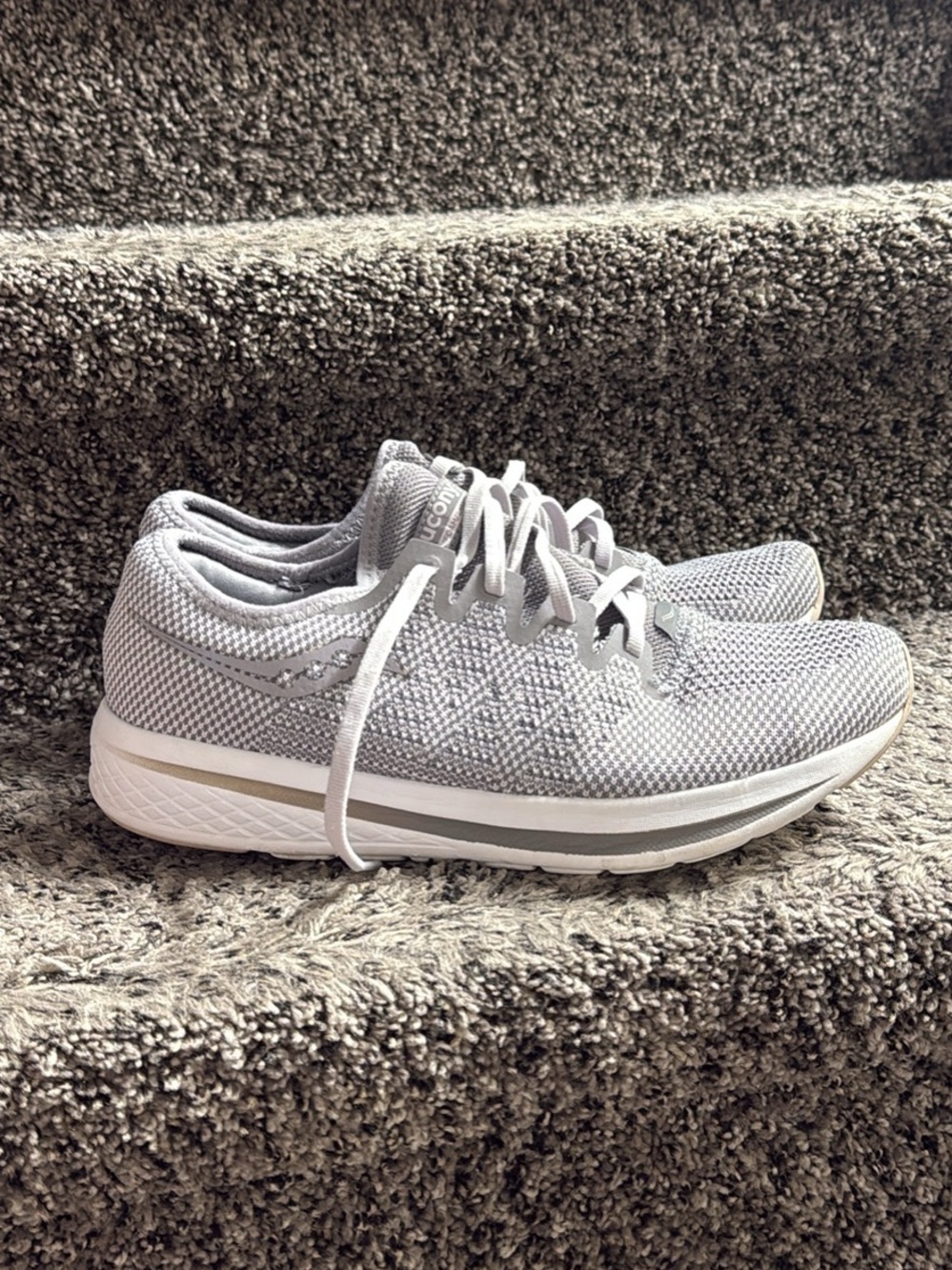 Saucony Women's Light Grey Knit Running Sneakers